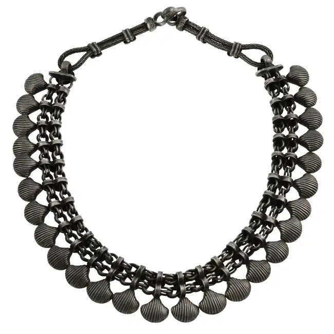 Late 19th century necklace, with floral detail