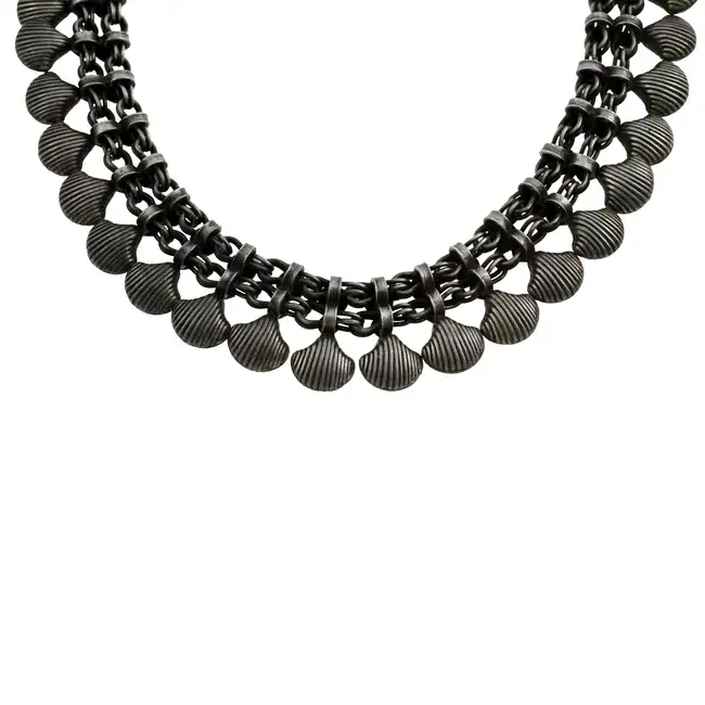 Late 19th century necklace, with floral detail