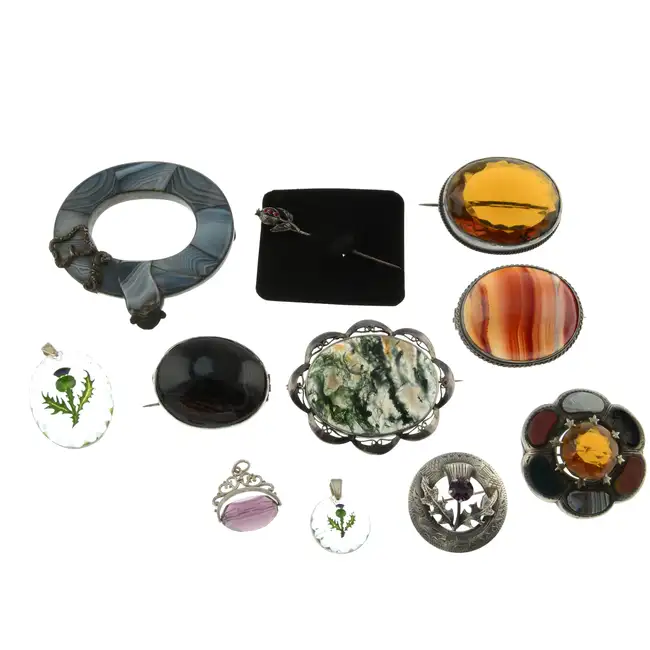 Selection of mid 19th century & later jewellery