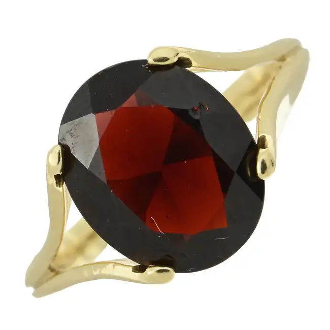 Garnet single-stone ring
