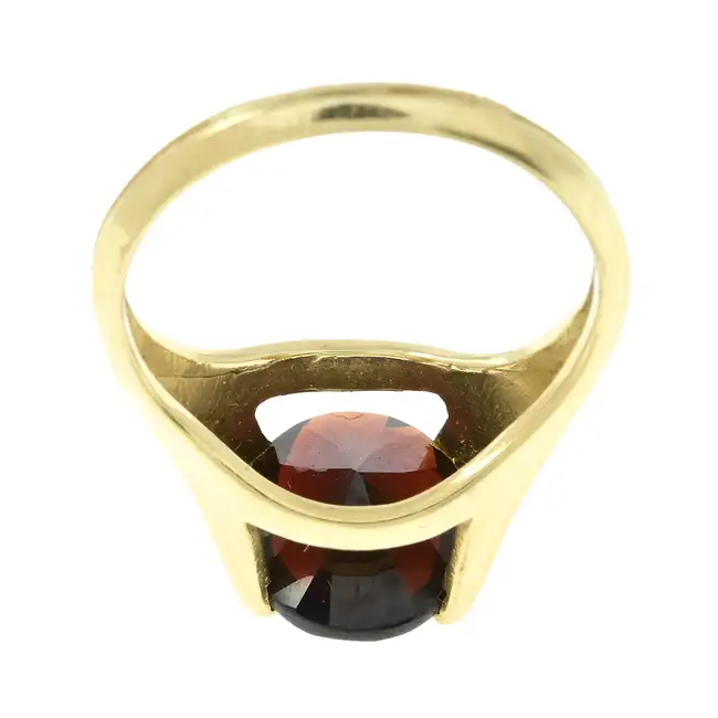 Garnet single-stone ring