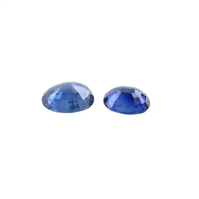 Two oval-shape sapphires, 2.55ct