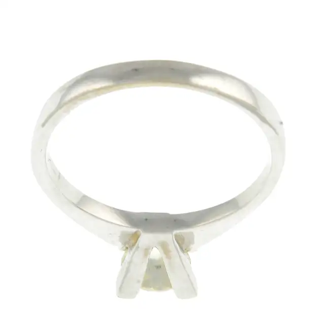 Diamond single-stone ring