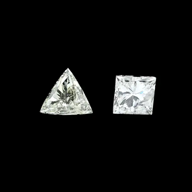 Two vari-shape diamonds, 1.07ct