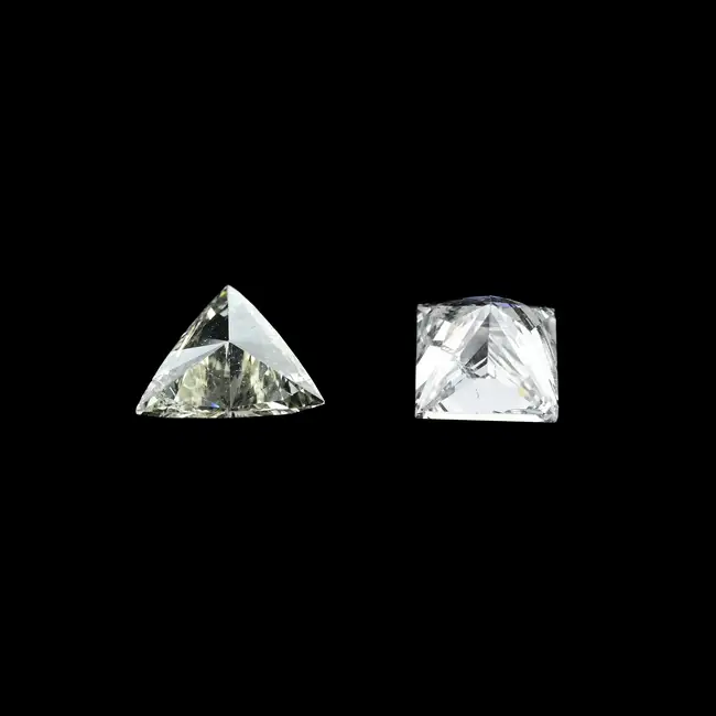Two vari-shape diamonds, 1.07ct
