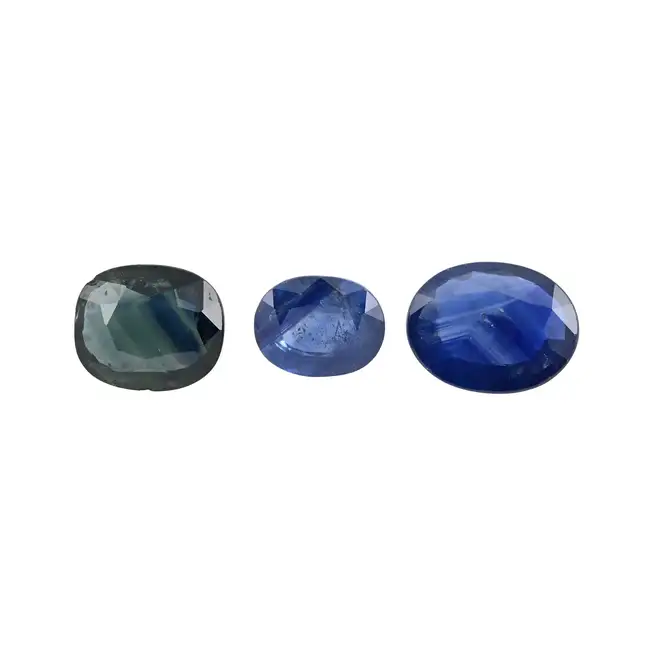 Three vari-shape sapphires, 4.54ct