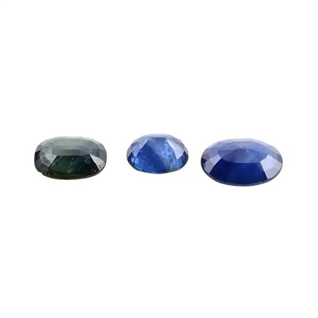 Three vari-shape sapphires, 4.54ct