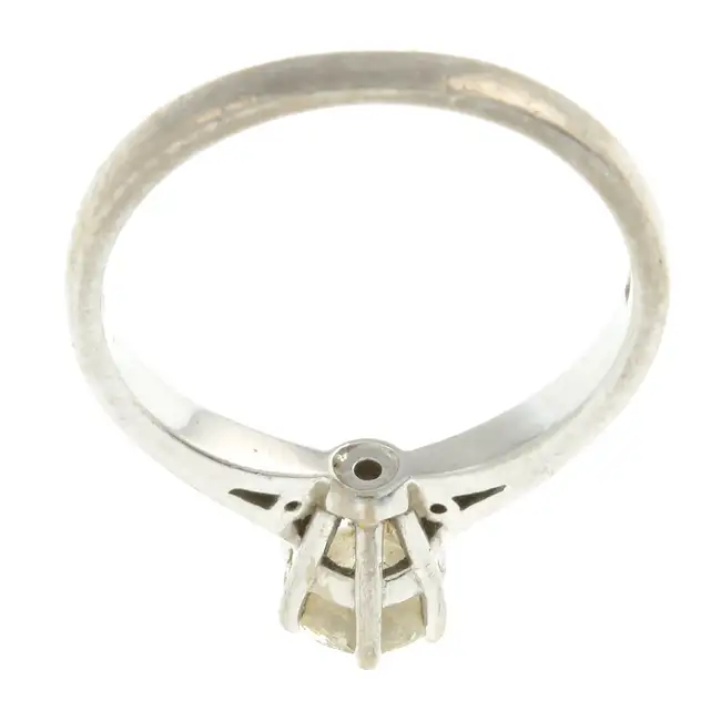 18ct gold diamond single-stone ring