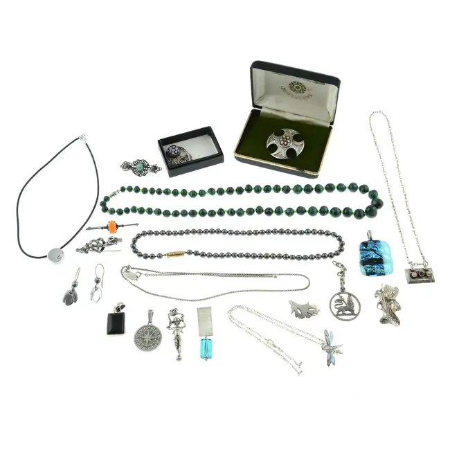 Selection of jewellery