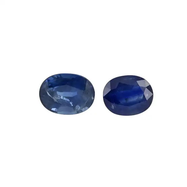 Two oval-shape sapphires, 5.01ct