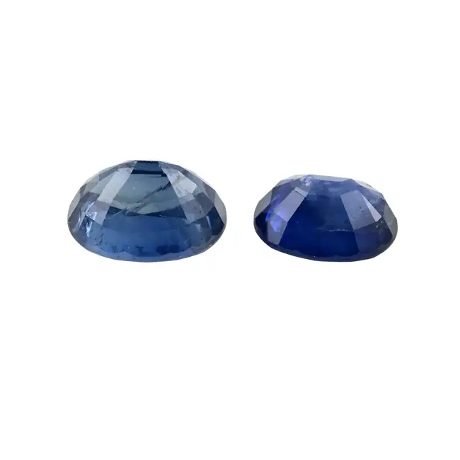 Two oval-shape sapphires, 5.01ct