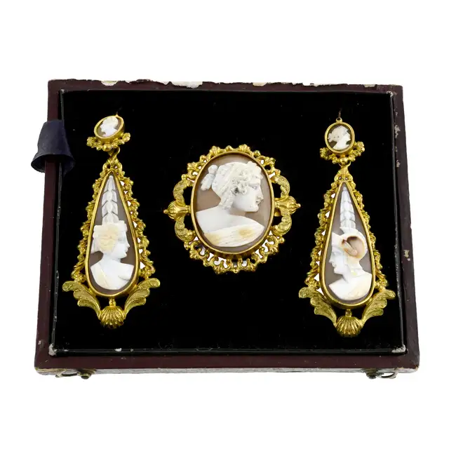 Victorian shell cameo brooch & earrings set