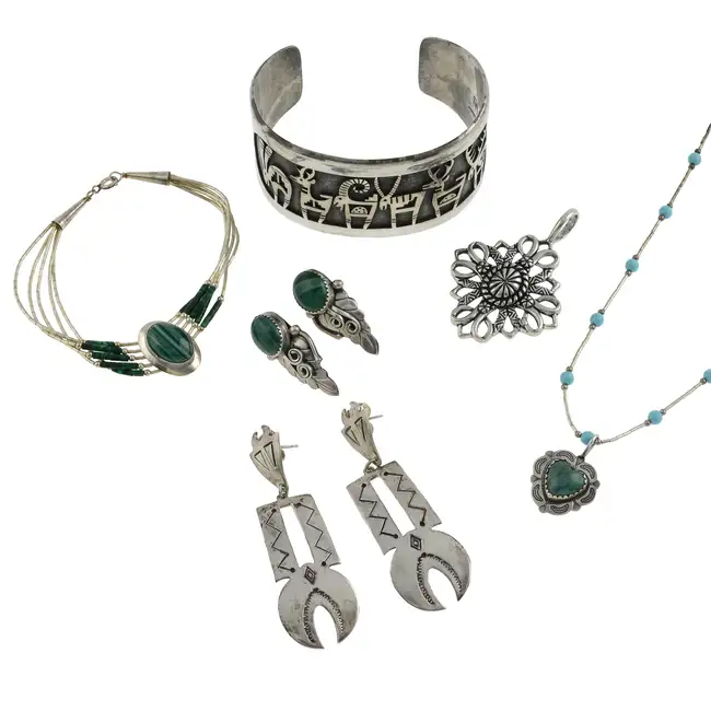 Six items of jewellery