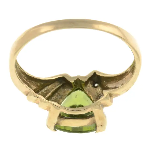 9ct gold peridot & diamond ring