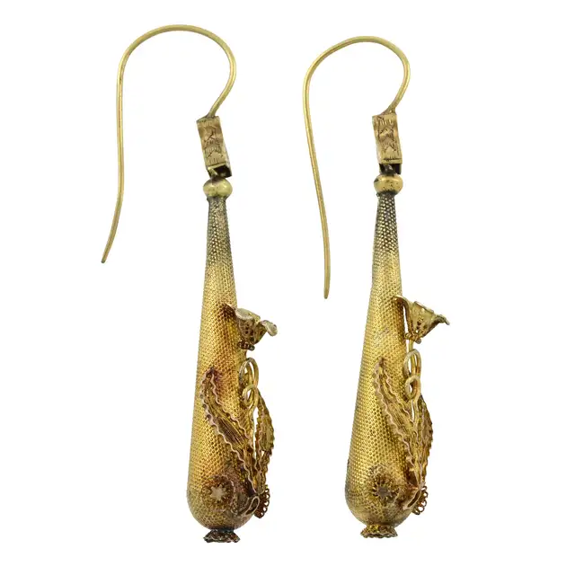 Late Georgian to early Victorian gold earrings
