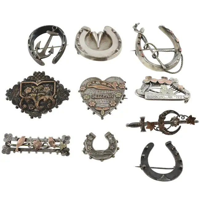 Selection of late 19th century brooches