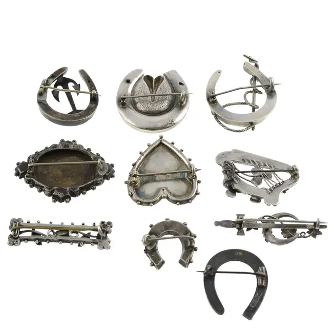 Selection of late 19th century brooches
