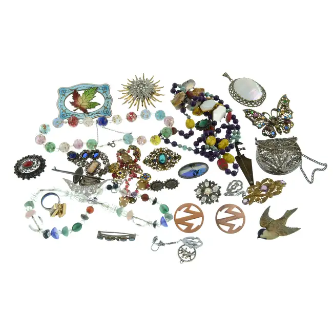 Selection of early to late 20th c. jewellery