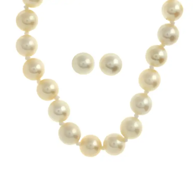 Cultured pearl earrings & necklace