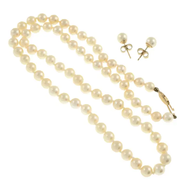Cultured pearl earrings & necklace
