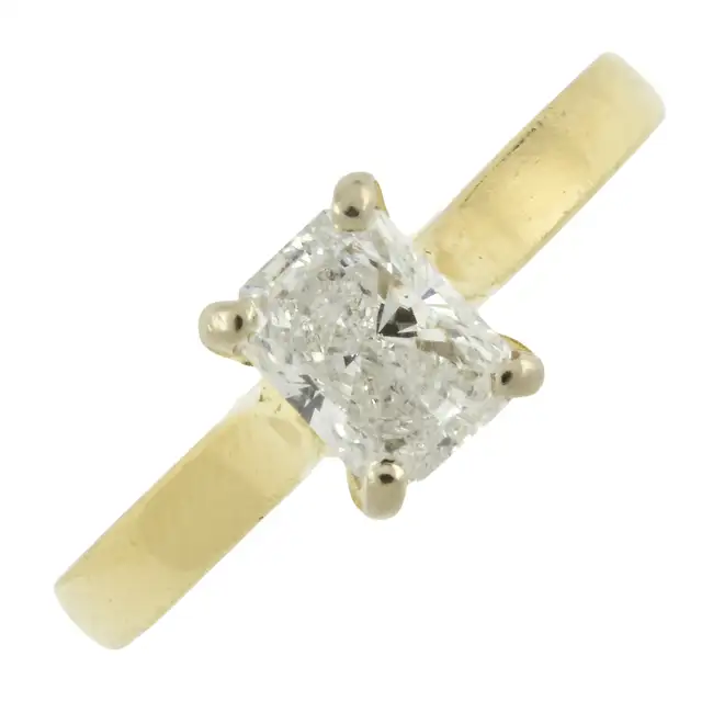 18ct gold rectangular-shape diamond ring