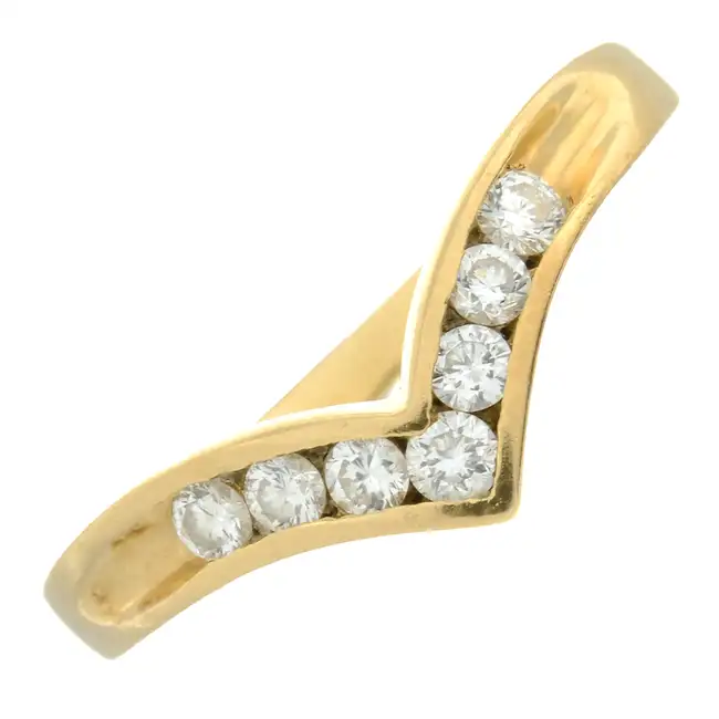 18ct gold diamond shaped band ring