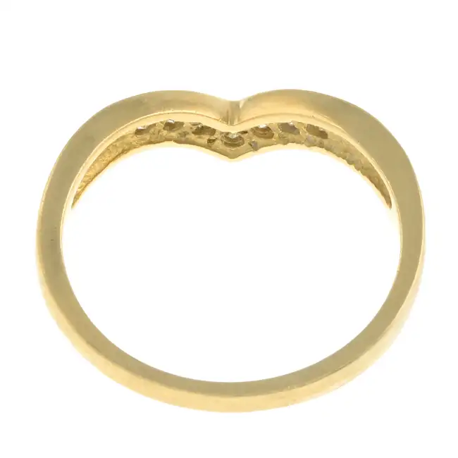 18ct gold diamond shaped band ring