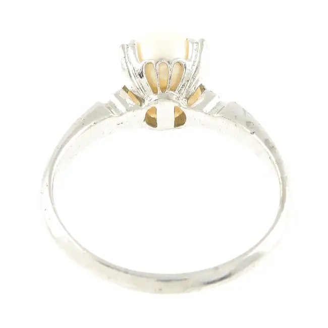 Cultured pearl single-stone ring