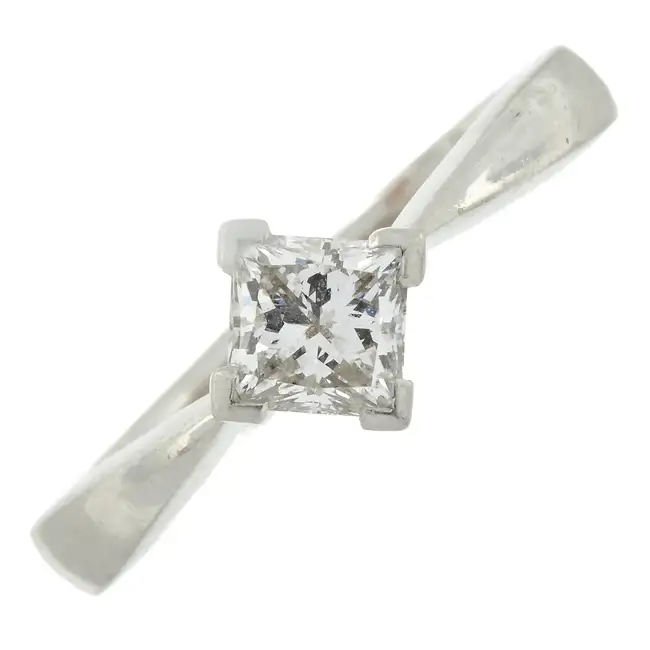 Platinum diamond single-stone ring