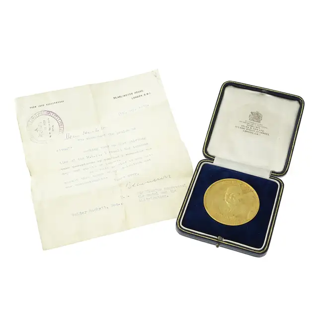 Sir Winston Churchill, 1940 Club, 9ct gold medal