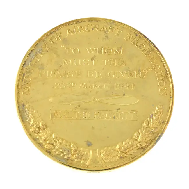 Sir Winston Churchill, 1940 Club, 9ct gold medal