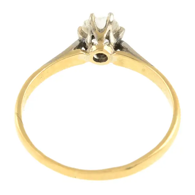 Diamond single-stone ring