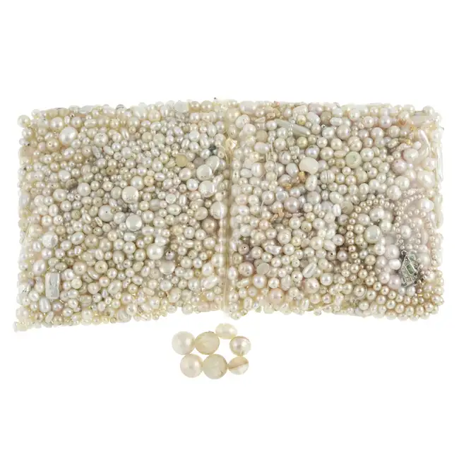 Assorted strung & loose cultured pearls, 1.00kg