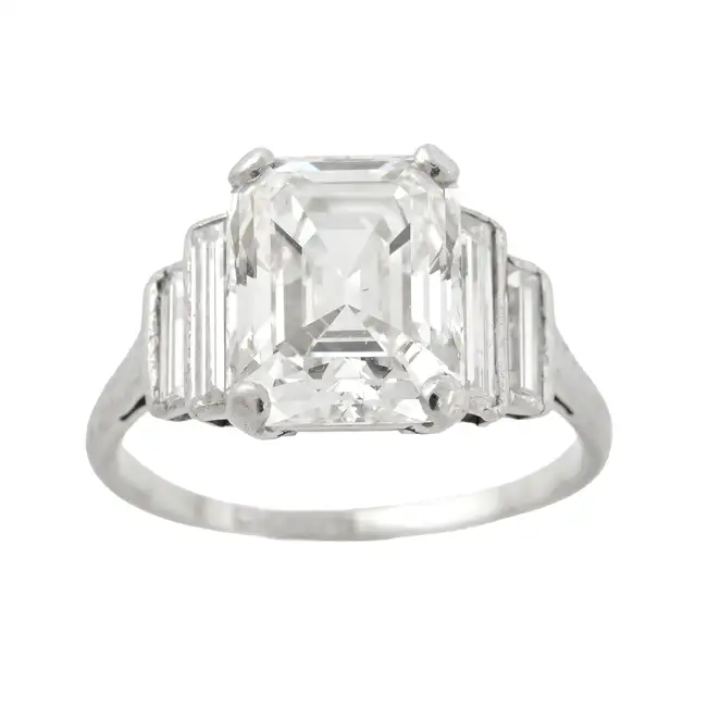 Diamond single-stone ring