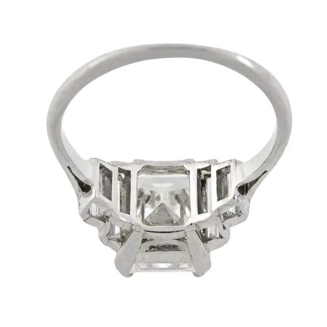 Diamond single-stone ring