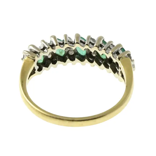 18ct gold emerald & diamond ring