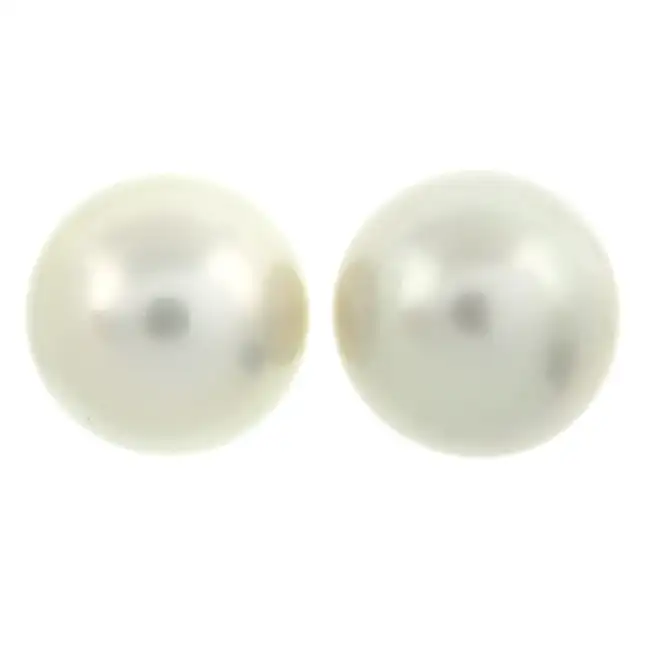 Cultured pearl stud earrings