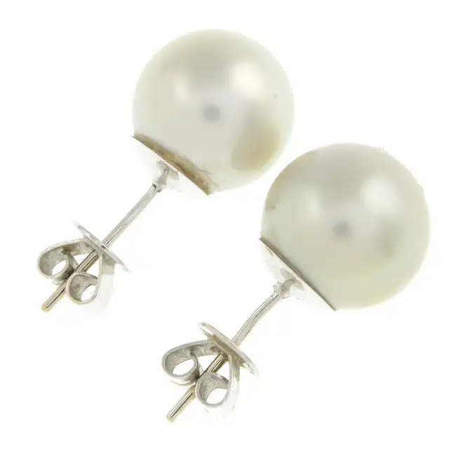 Cultured pearl stud earrings