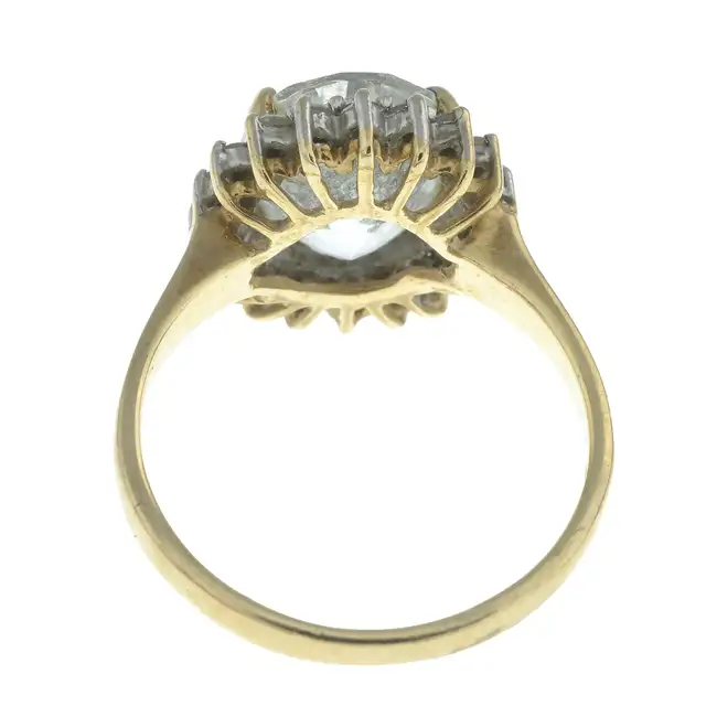 9ct gold aquamarine & diamond cluster ring