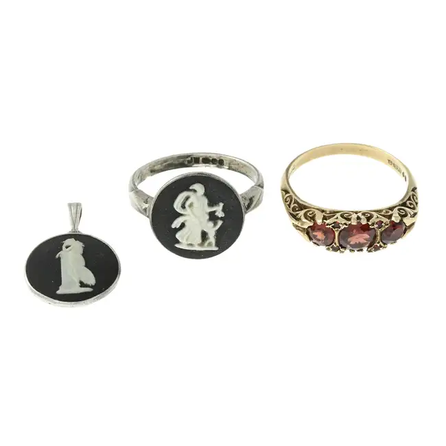 Three assorted jewellery, one gold