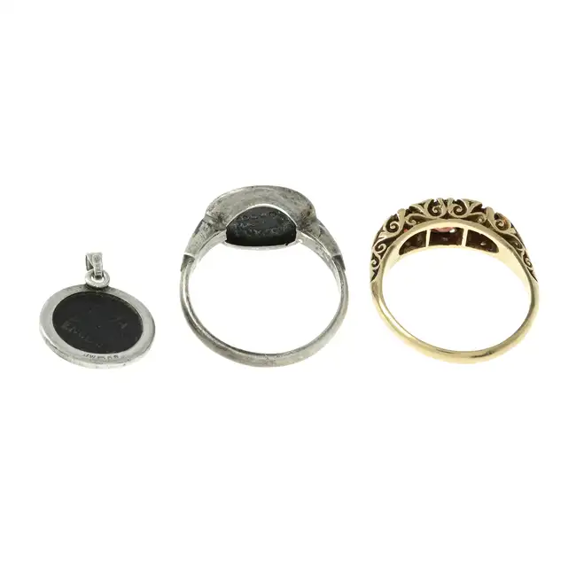 Three assorted jewellery, one gold