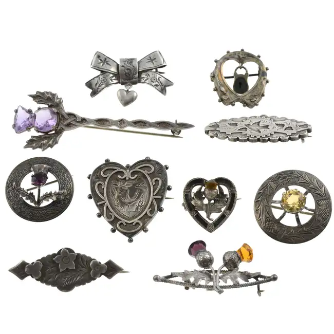 Selection of late 19th century & later brooches