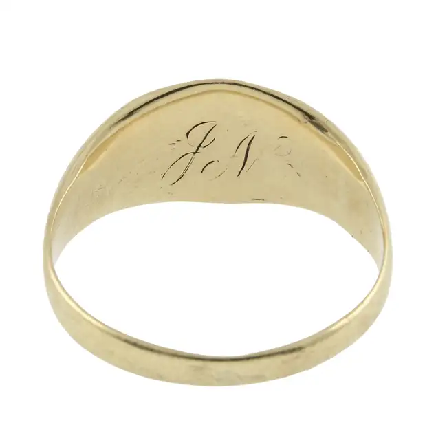 Signet ring