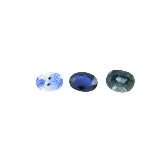 Three oval-shape sapphires, 3.79ct
