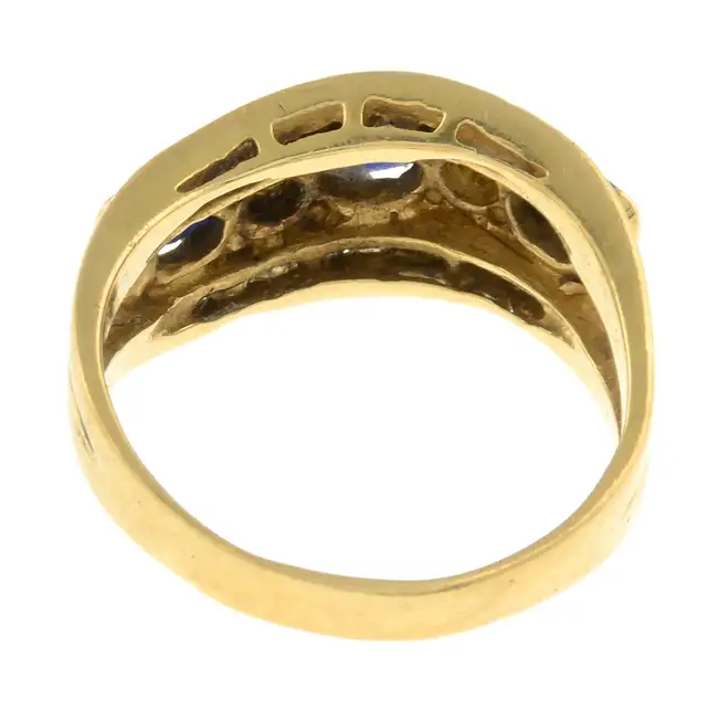 Sapphire & diamond dress ring