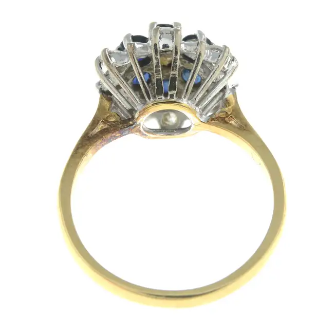 18ct gold sapphire & diamond cluster ring