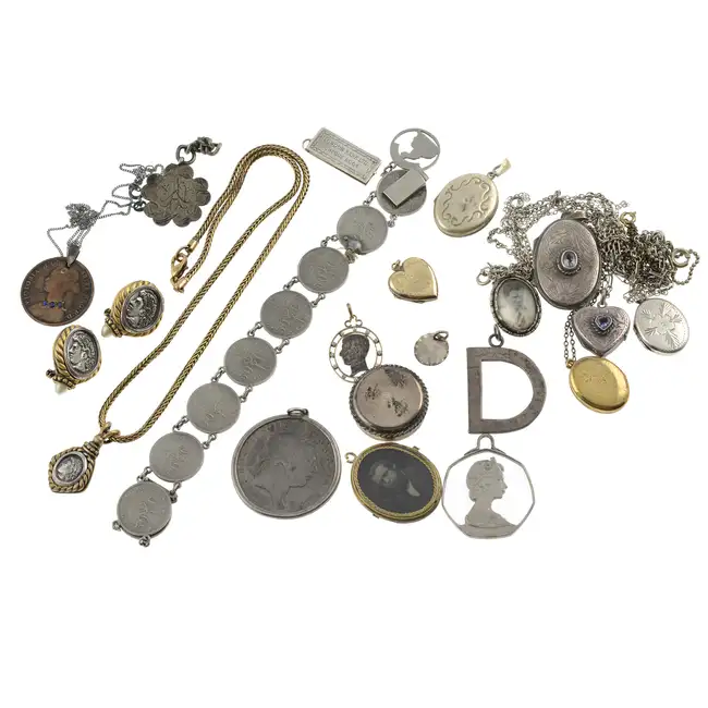 Selection of mostly white metal & silver jewellery