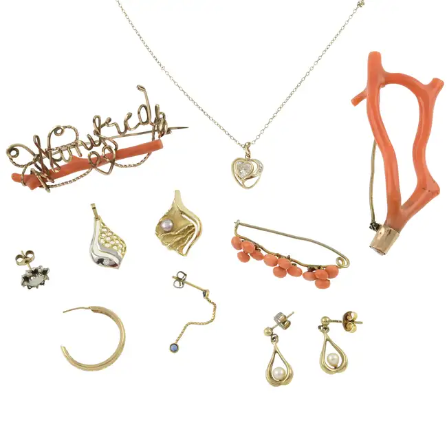 Selection of jewellery