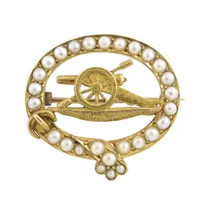 Early 20th century gold Royal Artillery sweethearts badge