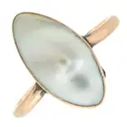 Early 20th c. 9ct gold mother-of-pearl ring